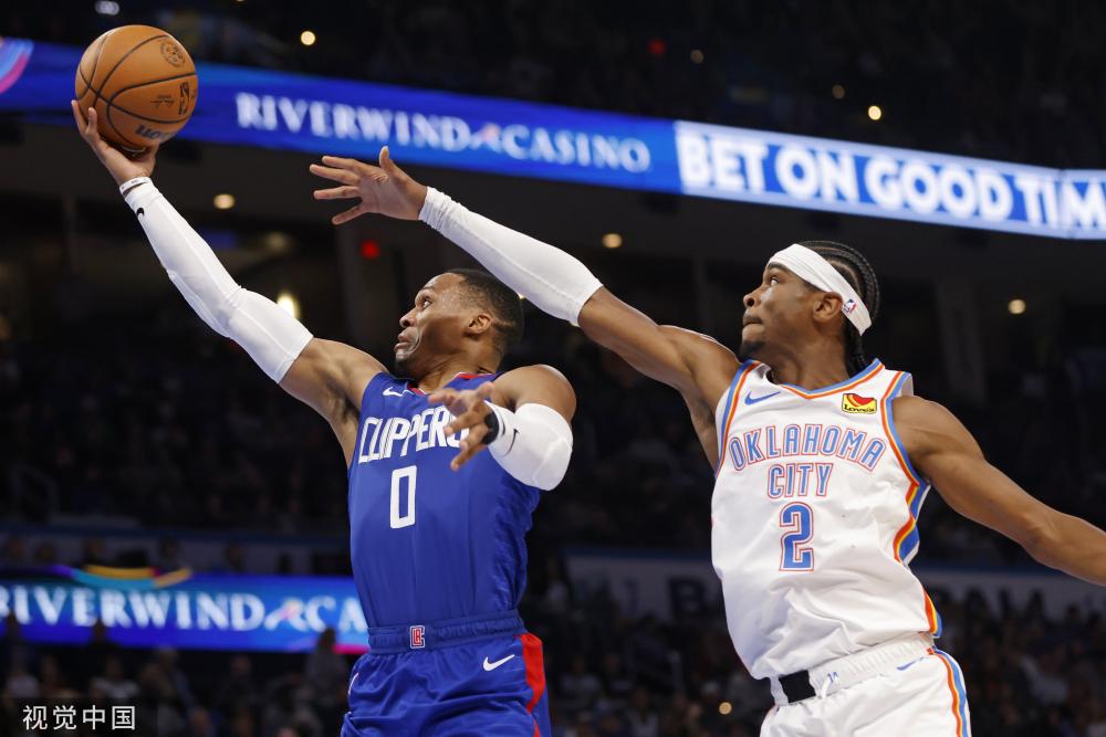 也在场边频 也在场边频